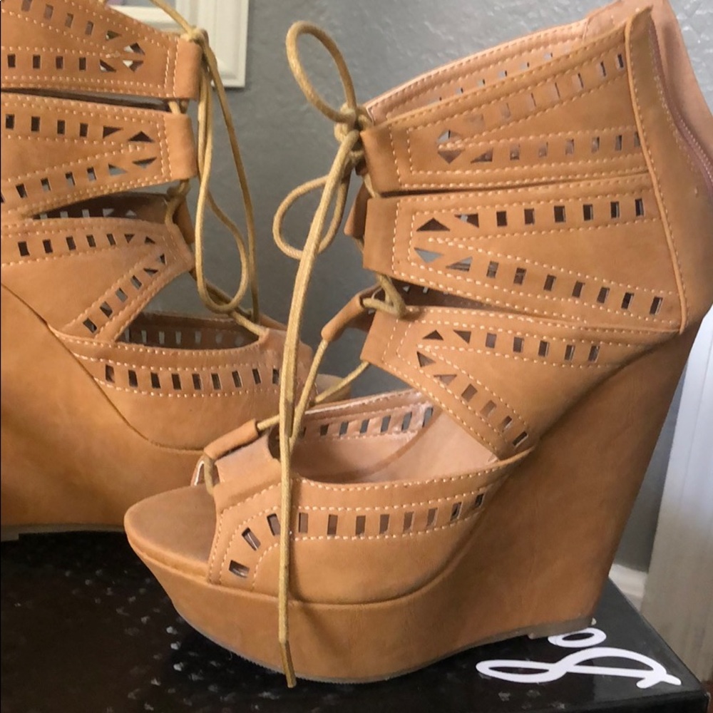 Tan Wedges